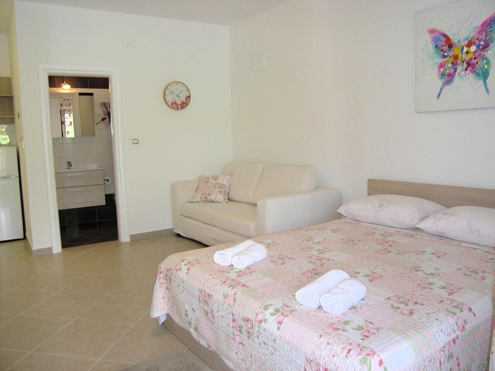 Apartments Iva Кърк Екстериор снимка