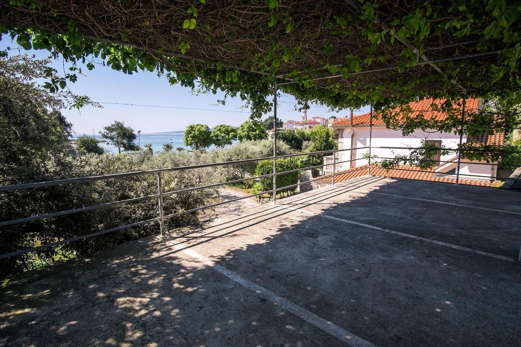 Apartments Iva Кърк Екстериор снимка