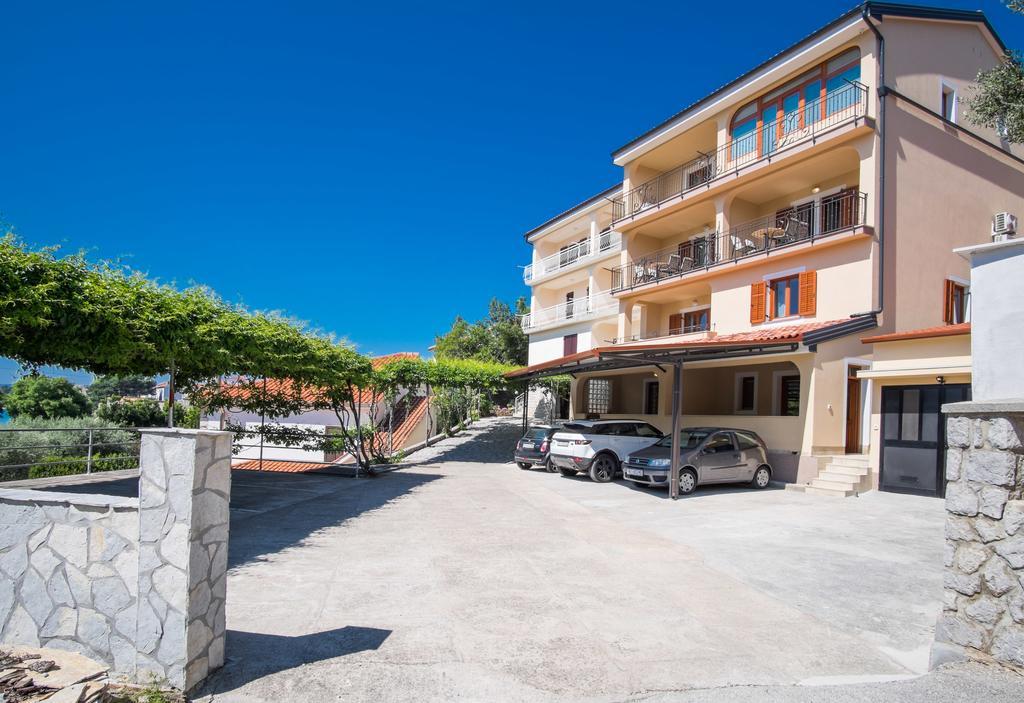 Apartments Iva Кърк Екстериор снимка