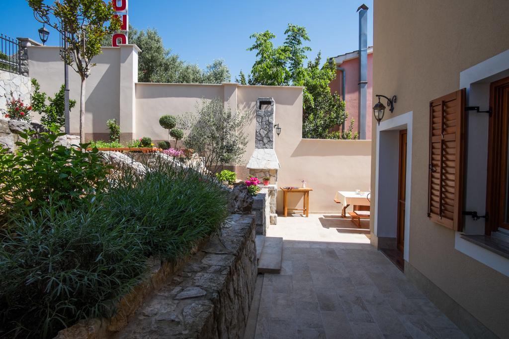 Apartments Iva Кърк Екстериор снимка