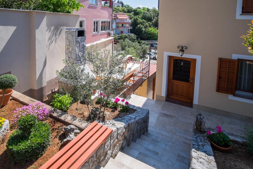 Apartments Iva Кърк Екстериор снимка