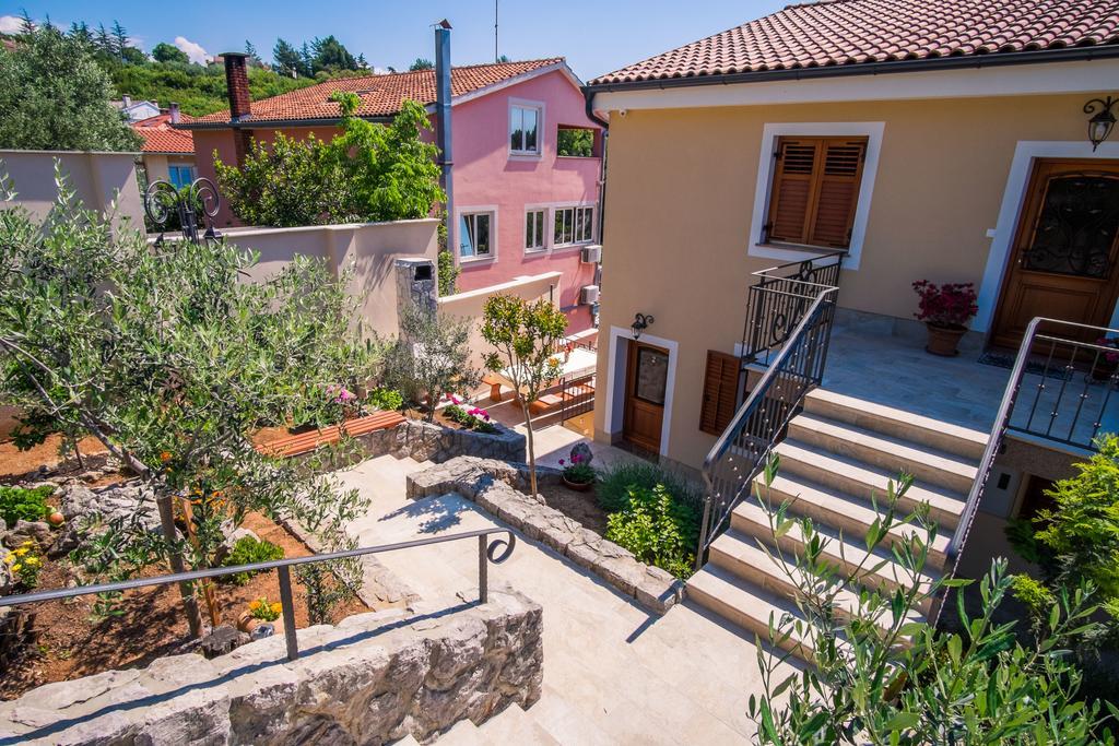 Apartments Iva Кърк Екстериор снимка