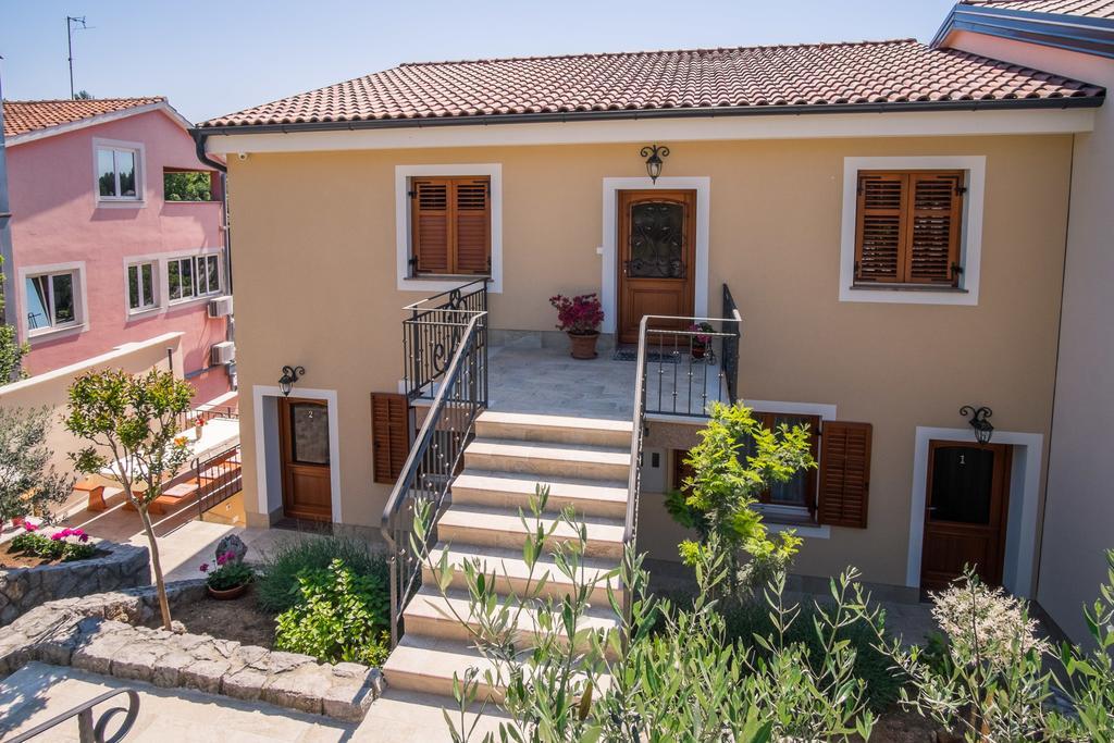 Apartments Iva Кърк Екстериор снимка