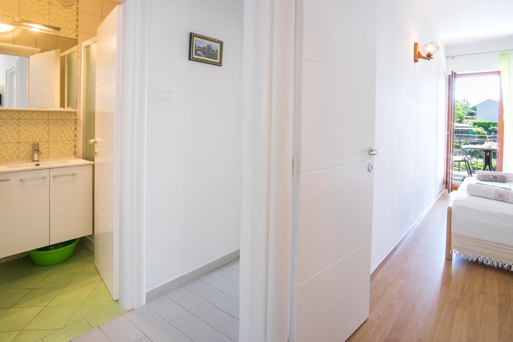 Apartments Iva Кърк Екстериор снимка