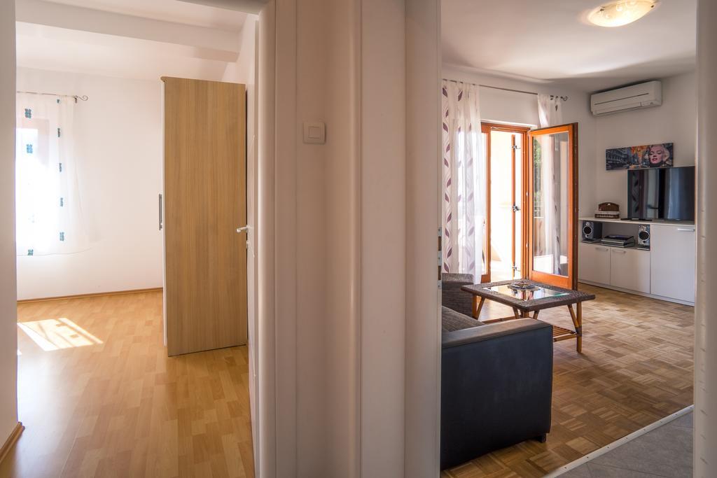 Apartments Iva Кърк Екстериор снимка