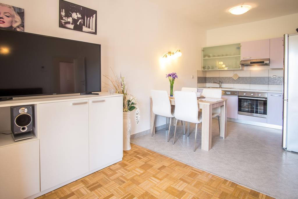 Apartments Iva Кърк Екстериор снимка