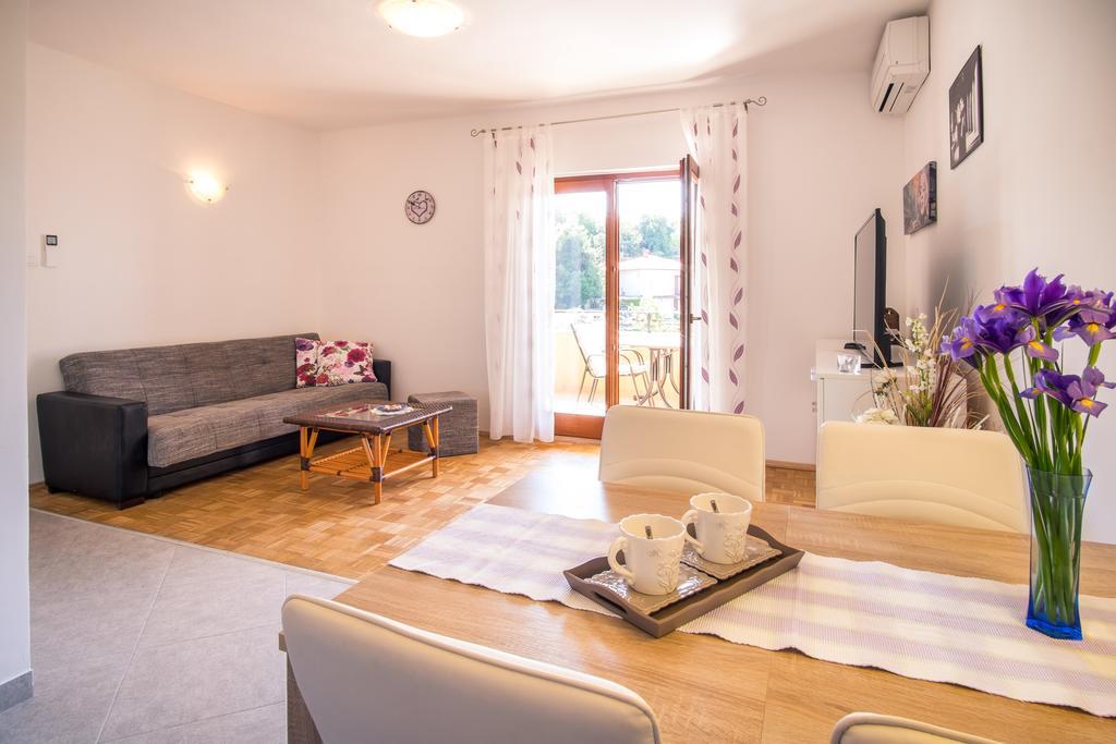 Apartments Iva Кърк Екстериор снимка