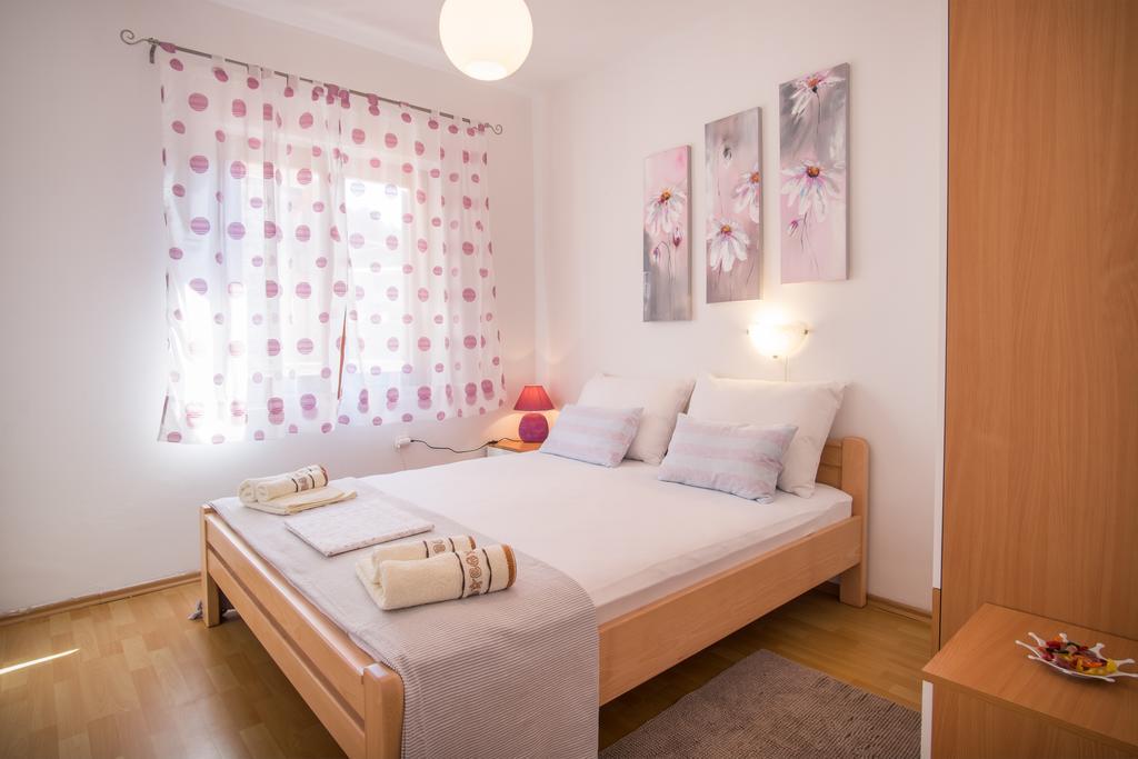 Apartments Iva Кърк Екстериор снимка