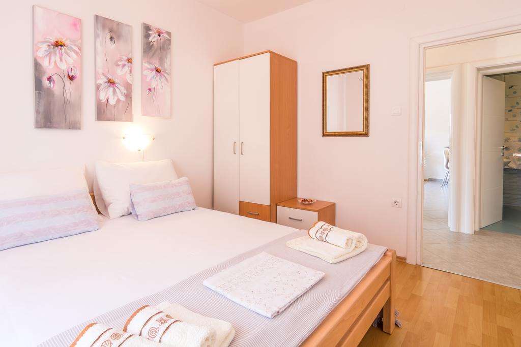 Apartments Iva Кърк Екстериор снимка