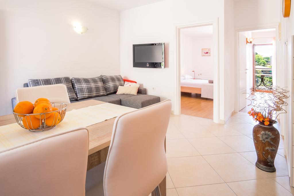 Apartments Iva Кърк Екстериор снимка