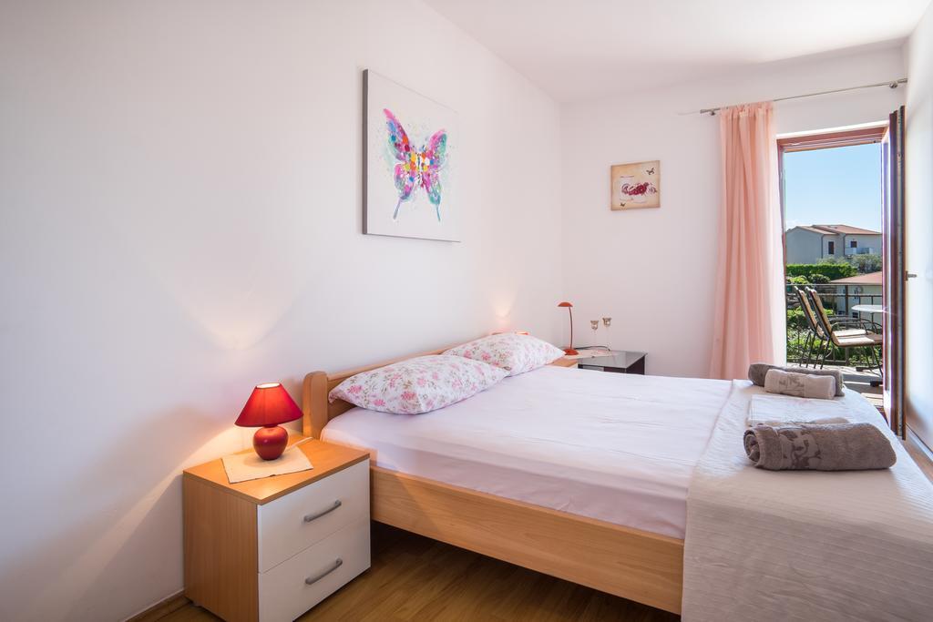 Apartments Iva Кърк Екстериор снимка