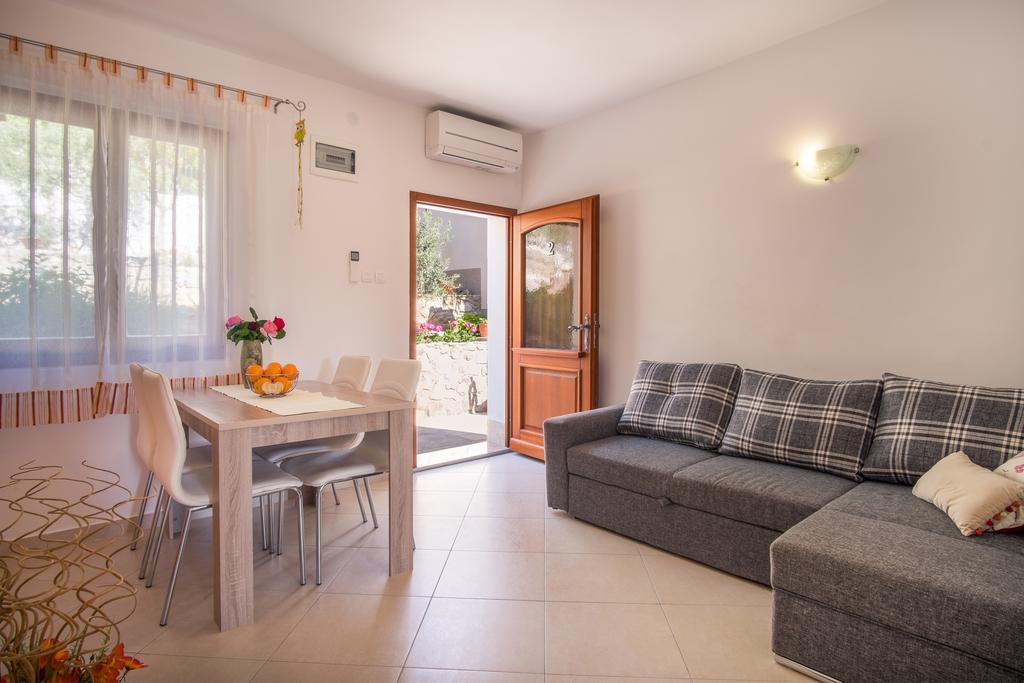 Apartments Iva Кърк Екстериор снимка