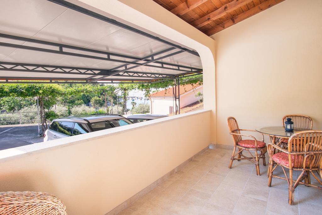 Apartments Iva Кърк Екстериор снимка