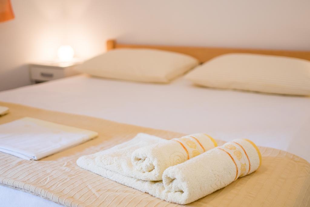 Apartments Iva Кърк Екстериор снимка