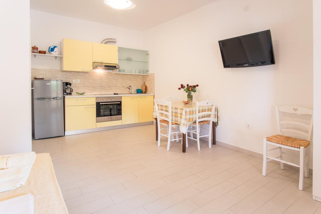 Apartments Iva Кърк Екстериор снимка