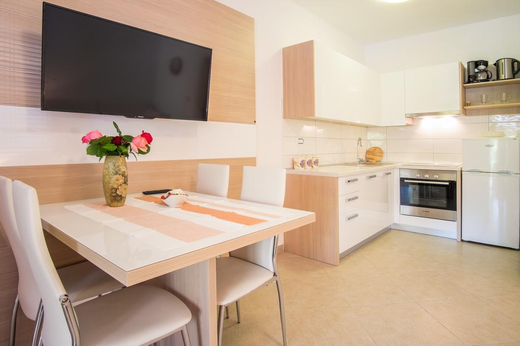 Apartments Iva Кърк Екстериор снимка