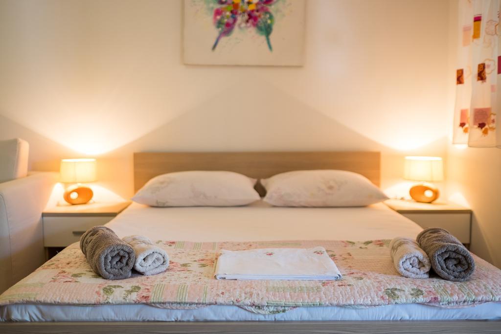 Apartments Iva Кърк Екстериор снимка